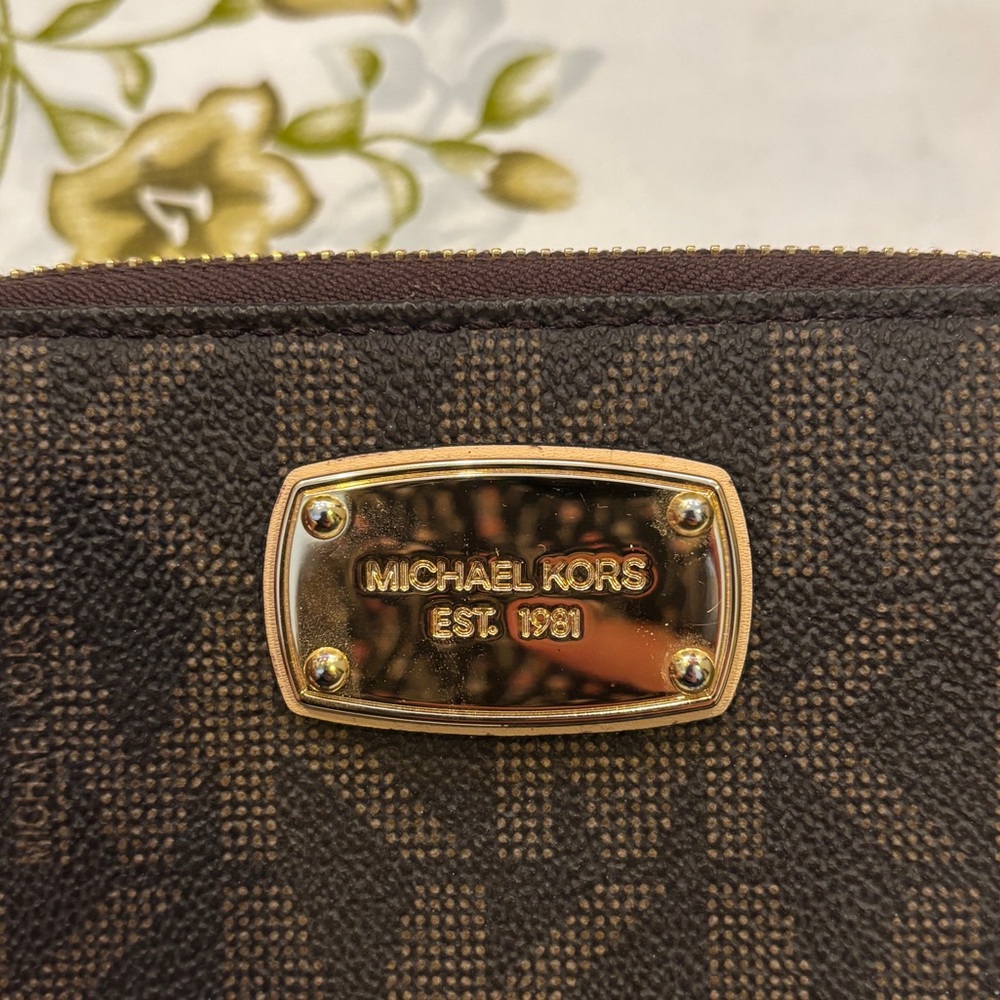 Michael Kors Brown Zip Wallet - Picture 2 of 10